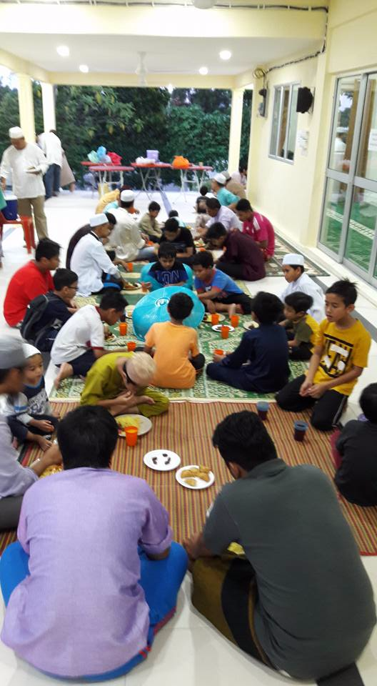 Majlis Berbuka Puasa Penduduk
